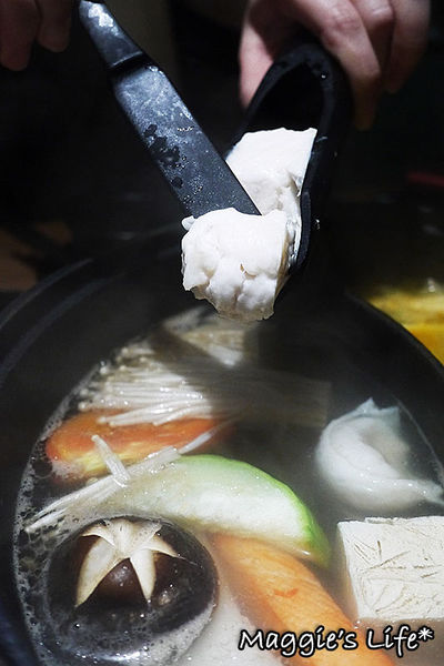 小當家海鮮鍋物(民生店):台北美食。捷運中山國中【小當家海鮮鍋物—民生店】高CP值民生社區火鍋◆活海鮮。波士頓龍蝦。海草蝦。鴛鴦鍋。飲料冰淇淋無限供應