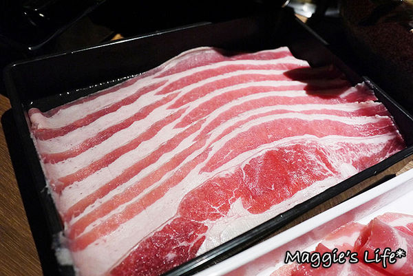 小當家海鮮鍋物(民生店):台北美食。捷運中山國中【小當家海鮮鍋物—民生店】高CP值民生社區火鍋◆活海鮮。波士頓龍蝦。海草蝦。鴛鴦鍋。飲料冰淇淋無限供應