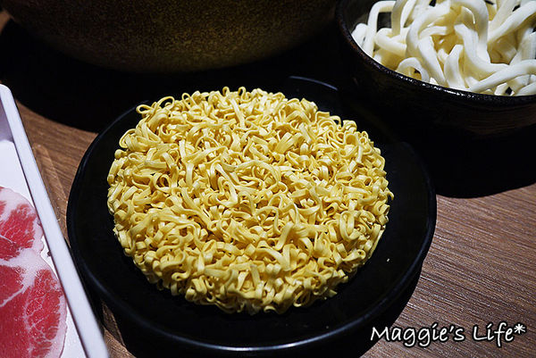 小當家海鮮鍋物(民生店):台北美食。捷運中山國中【小當家海鮮鍋物—民生店】高CP值民生社區火鍋◆活海鮮。波士頓龍蝦。海草蝦。鴛鴦鍋。飲料冰淇淋無限供應