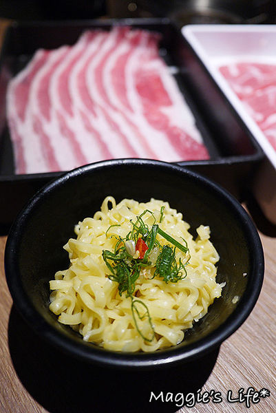 小當家海鮮鍋物(民生店):台北美食。捷運中山國中【小當家海鮮鍋物—民生店】高CP值民生社區火鍋◆活海鮮。波士頓龍蝦。海草蝦。鴛鴦鍋。飲料冰淇淋無限供應