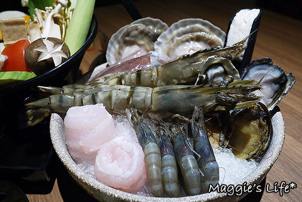 小當家海鮮鍋物(民生店):台北美食。捷運中山國中【小當家海鮮鍋物—民生店】高CP值民生社區火鍋◆活海鮮。波士頓龍蝦。海草蝦。鴛鴦鍋。飲料冰淇淋無限供應