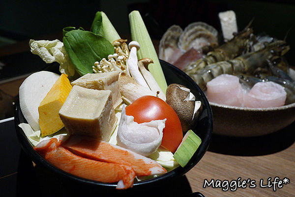 小當家海鮮鍋物(民生店):台北美食。捷運中山國中【小當家海鮮鍋物—民生店】高CP值民生社區火鍋◆活海鮮。波士頓龍蝦。海草蝦。鴛鴦鍋。飲料冰淇淋無限供應