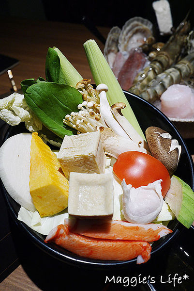 小當家海鮮鍋物(民生店):台北美食。捷運中山國中【小當家海鮮鍋物—民生店】高CP值民生社區火鍋◆活海鮮。波士頓龍蝦。海草蝦。鴛鴦鍋。飲料冰淇淋無限供應