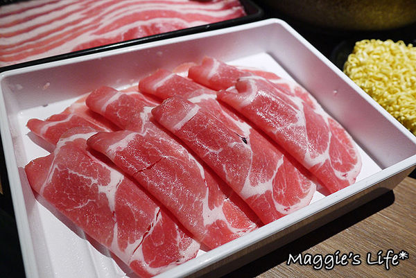 小當家海鮮鍋物(民生店):台北美食。捷運中山國中【小當家海鮮鍋物—民生店】高CP值民生社區火鍋◆活海鮮。波士頓龍蝦。海草蝦。鴛鴦鍋。飲料冰淇淋無限供應