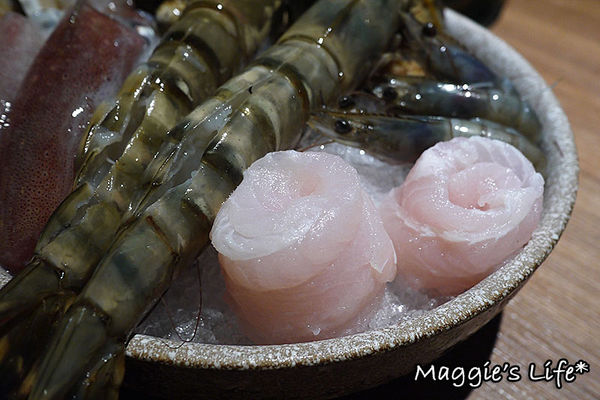 小當家海鮮鍋物(民生店):台北美食。捷運中山國中【小當家海鮮鍋物—民生店】高CP值民生社區火鍋◆活海鮮。波士頓龍蝦。海草蝦。鴛鴦鍋。飲料冰淇淋無限供應