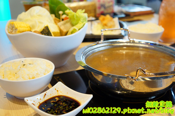 樂透環球美食:【台南-永康區】火鍋x快炒x冰品x下午茶...帶來歡樂的餐廳..免服務費/免低消/wifi《樂透環球美食》