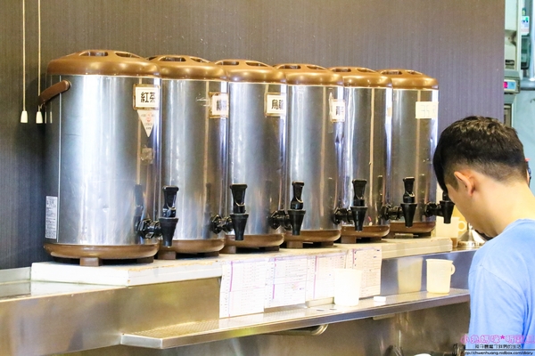 LeWAY 樂の本味(新莊幸福店):【新莊飲料推薦】☼LeWAY 樂の本味(新莊幸福店)☼大甲芋泥熬煮兩次綿密細緻/鮮奶界的LV-初鹿牧場鮮奶/臺灣魚池紅茶/平價高品質的飲料♥♥