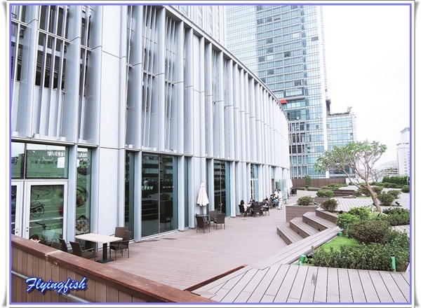 樂天皇朝(微風信義)： ✜ 繽紛吸睛、吃過尚嘻華ㄟ過鹹水八味馬卡龍小籠包！ -「樂天皇朝(微風信義店)」(初訪) ٩(๑❛ᴗ❛๑)۶