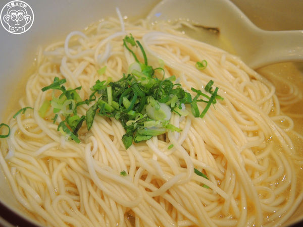 樂天皇朝(微風信義)：呷飽祙【台北信義･樂天皇朝】八色小籠包來台插旗