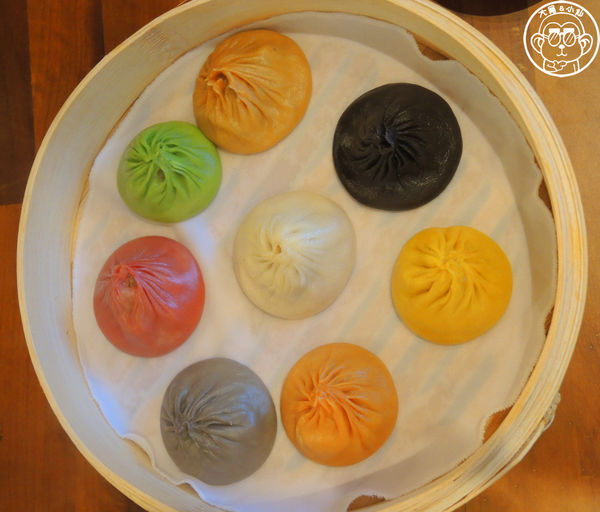 樂天皇朝(微風信義)：呷飽祙【台北信義･樂天皇朝】八色小籠包來台插旗