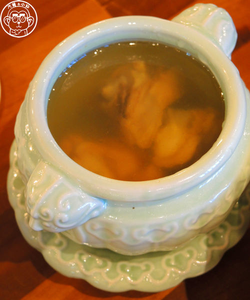 樂天皇朝(微風信義)：呷飽祙【台北信義･樂天皇朝】八色小籠包來台插旗