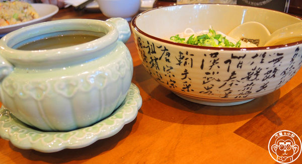 樂天皇朝(微風信義)：呷飽祙【台北信義･樂天皇朝】八色小籠包來台插旗