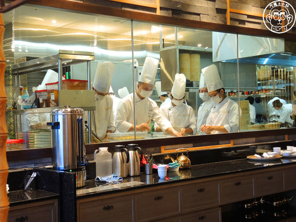 樂天皇朝(微風信義)：呷飽祙【台北信義･樂天皇朝】八色小籠包來台插旗