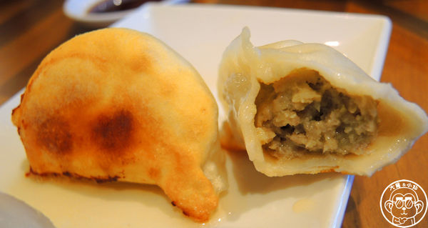 樂天皇朝(微風信義)：呷飽祙【台北信義･樂天皇朝】八色小籠包來台插旗