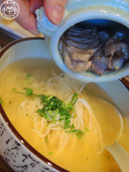 樂天皇朝(微風信義)：呷飽祙【台北信義･樂天皇朝】八色小籠包來台插旗