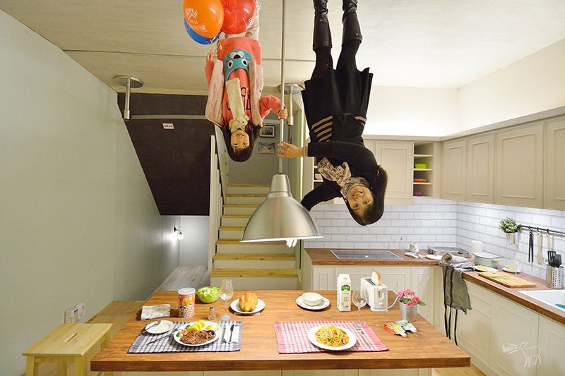 華山顛倒屋 傢具車子飛起來!照片變得像魔法好有趣!台北親子旅遊景點,捷運忠孝新生站善導寺站