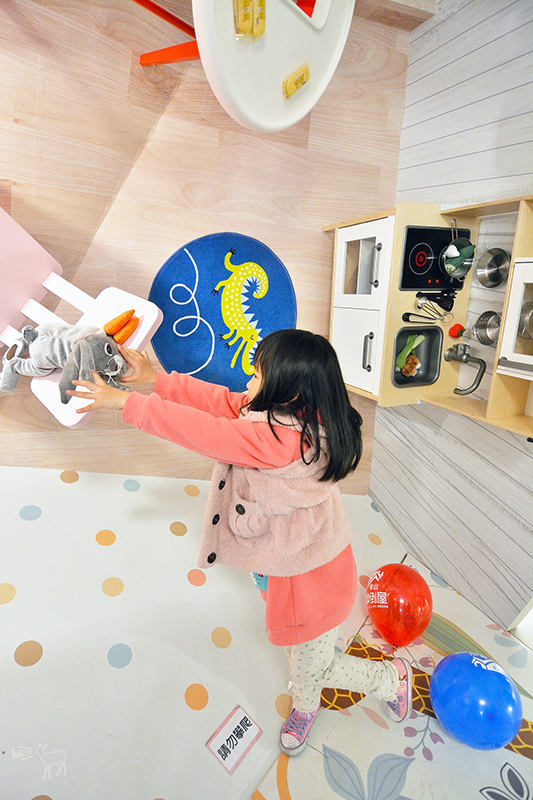 華山顛倒屋 傢具車子飛起來!照片變得像魔法好有趣!台北親子旅遊景點,捷運忠孝新生站善導寺站