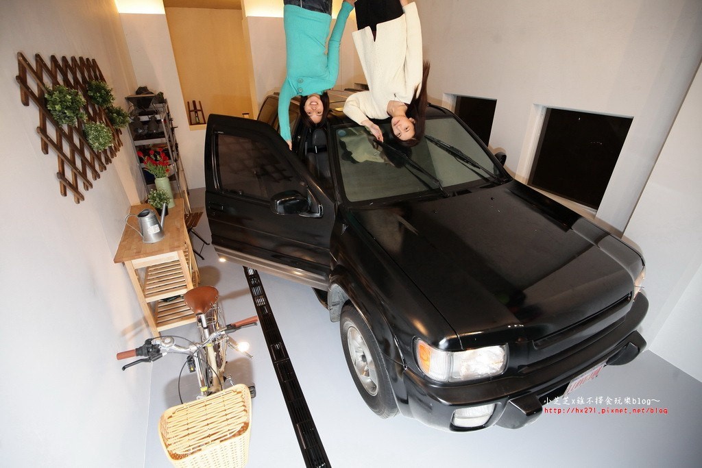 台北華山顛倒屋