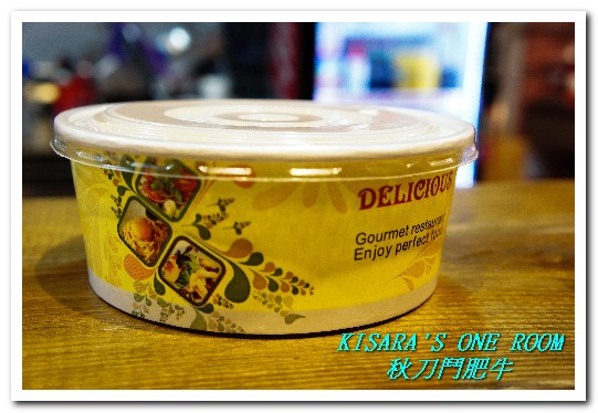 秋刀鬪肥牛：用料實在，讓平價秋刀魚一躍成為高級食材的精緻日式丼飯──秋刀鬪肥牛