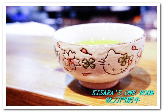 秋刀鬪肥牛：用料實在，讓平價秋刀魚一躍成為高級食材的精緻日式丼飯──秋刀鬪肥牛