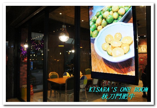 秋刀鬪肥牛：用料實在，讓平價秋刀魚一躍成為高級食材的精緻日式丼飯──秋刀鬪肥牛