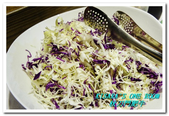 秋刀鬪肥牛：用料實在，讓平價秋刀魚一躍成為高級食材的精緻日式丼飯──秋刀鬪肥牛