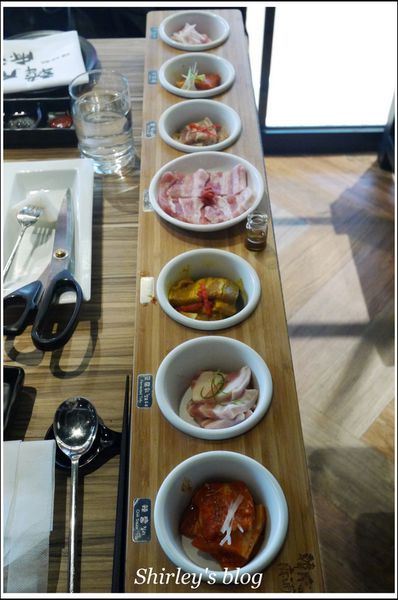 韓斤麻浦 炙鐵五花燒肉：捷運市政府站‧韓斤麻浦 炙燒五花燒肉~焰彩七味燒(微風信義)