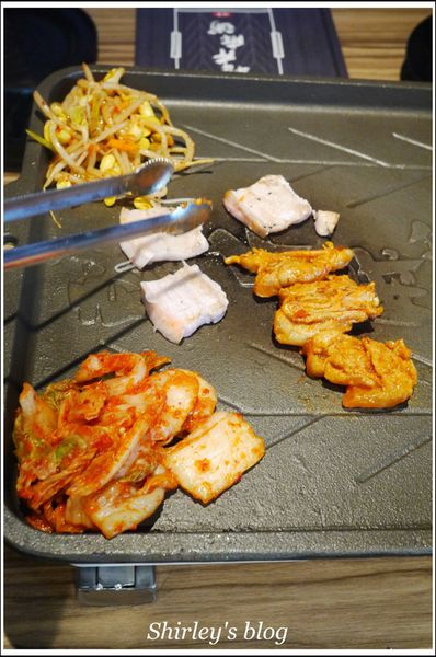 韓斤麻浦 炙鐵五花燒肉：捷運市政府站‧韓斤麻浦 炙燒五花燒肉~焰彩七味燒(微風信義)