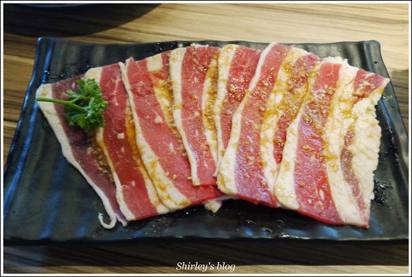 韓斤麻浦 炙鐵五花燒肉：捷運市政府站‧韓斤麻浦 炙燒五花燒肉~焰彩七味燒(微風信義)