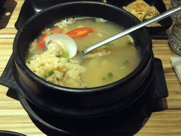 韓斤麻浦 炙鐵五花燒肉：W小姐旅行畫報/ 台北｜食記 韓斤麻浦韓斤麻浦 炙鐵五花燒肉 微風信義 韓式燒烤豬五花Ｘ手工鑄鐵烤盤 焰彩七味燒