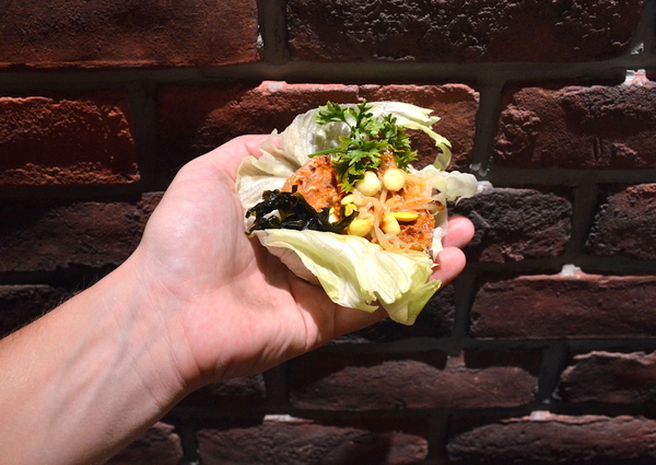 韓斤麻浦 炙鐵五花燒肉：W小姐旅行畫報/ 台北｜食記 韓斤麻浦韓斤麻浦 炙鐵五花燒肉 微風信義 韓式燒烤豬五花Ｘ手工鑄鐵烤盤 焰彩七味燒