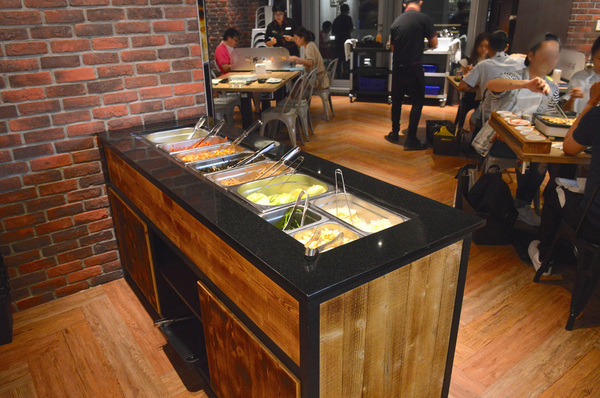 韓斤麻浦 炙鐵五花燒肉：W小姐旅行畫報/ 台北｜食記 韓斤麻浦韓斤麻浦 炙鐵五花燒肉 微風信義 韓式燒烤豬五花Ｘ手工鑄鐵烤盤 焰彩七味燒