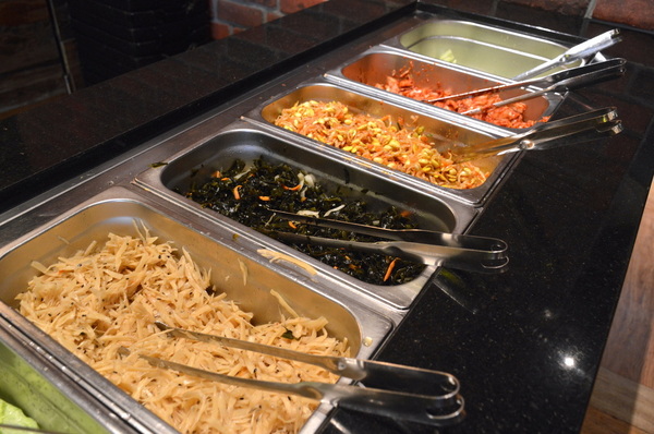 韓斤麻浦 炙鐵五花燒肉：W小姐旅行畫報/ 台北｜食記 韓斤麻浦韓斤麻浦 炙鐵五花燒肉 微風信義 韓式燒烤豬五花Ｘ手工鑄鐵烤盤 焰彩七味燒