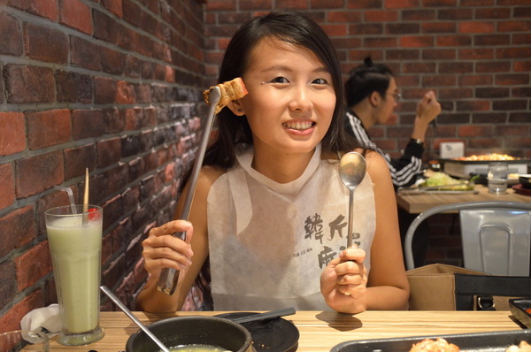 韓斤麻浦 炙鐵五花燒肉：W小姐旅行畫報/ 台北｜食記 韓斤麻浦韓斤麻浦 炙鐵五花燒肉 微風信義 韓式燒烤豬五花Ｘ手工鑄鐵烤盤 焰彩七味燒