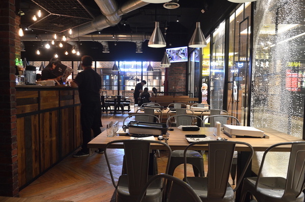 韓斤麻浦 炙鐵五花燒肉：W小姐旅行畫報/ 台北｜食記 韓斤麻浦韓斤麻浦 炙鐵五花燒肉 微風信義 韓式燒烤豬五花Ｘ手工鑄鐵烤盤 焰彩七味燒