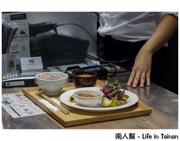 無印良品台南旗艦店(台南旗艦店):【台南市中西區-消費】MUJI BOOKS、Café&Meal MUJI~無印良品台南旗艦店