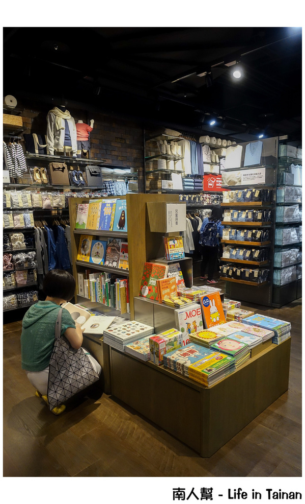 無印良品台南旗艦店(台南旗艦店):【台南市中西區-消費】MUJI BOOKS、Café&Meal MUJI~無印良品台南旗艦店