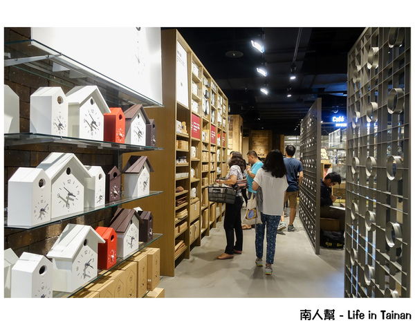 無印良品台南旗艦店(台南旗艦店):【台南市中西區-消費】MUJI BOOKS、Café&Meal MUJI~無印良品台南旗艦店