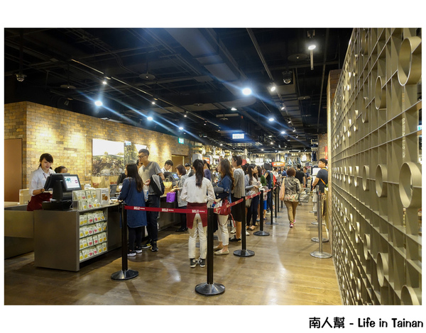 無印良品台南旗艦店(台南旗艦店):【台南市中西區-消費】MUJI BOOKS、Café&Meal MUJI~無印良品台南旗艦店