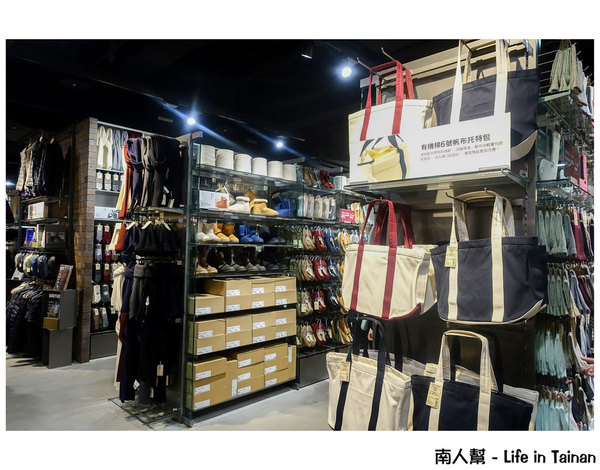 無印良品台南旗艦店(台南旗艦店):【台南市中西區-消費】MUJI BOOKS、Café&Meal MUJI~無印良品台南旗艦店