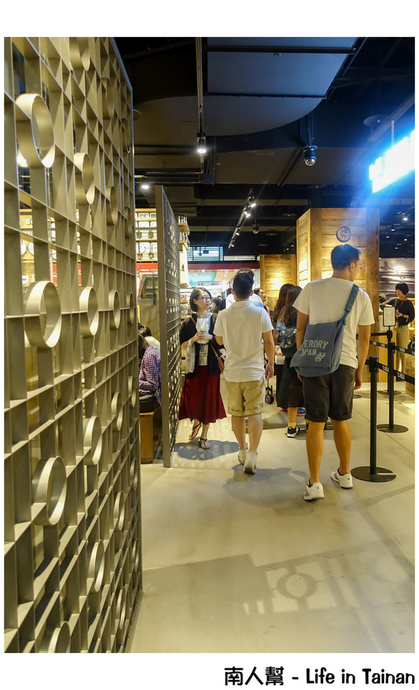 無印良品台南旗艦店(台南旗艦店):【台南市中西區-消費】MUJI BOOKS、Café&Meal MUJI~無印良品台南旗艦店