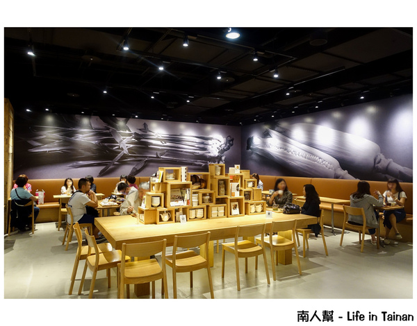 無印良品台南旗艦店(台南旗艦店):【台南市中西區-消費】MUJI BOOKS、Café&Meal MUJI~無印良品台南旗艦店