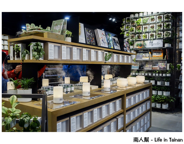 無印良品台南旗艦店(台南旗艦店):【台南市中西區-消費】MUJI BOOKS、Café&Meal MUJI~無印良品台南旗艦店