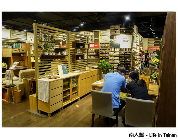 無印良品台南旗艦店(台南旗艦店):【台南市中西區-消費】MUJI BOOKS、Café&Meal MUJI~無印良品台南旗艦店