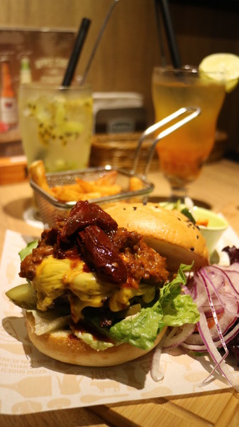 Fanier chef’s burger 費尼主廚漢堡(台北忠孝店):【台北美食】Fanier chef's burger 費尼主廚漢堡-台北忠孝店