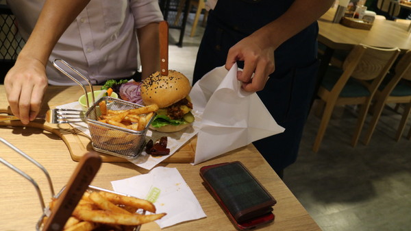 Fanier chef’s burger 費尼主廚漢堡(台北忠孝店):【台北美食】Fanier chef's burger 費尼主廚漢堡-台北忠孝店
