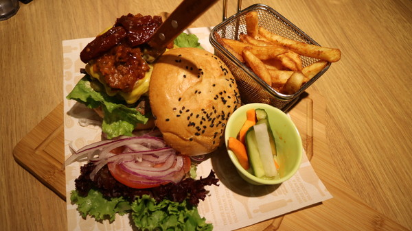 Fanier chef’s burger 費尼主廚漢堡(台北忠孝店):【台北美食】Fanier chef's burger 費尼主廚漢堡-台北忠孝店