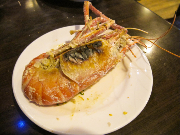 一品活蝦(市民店)：(胖樺食記)台北市一品活蝦·市民店提供多元創意鮮蝦料理。湯品及其他菜色表現依舊亮眼。