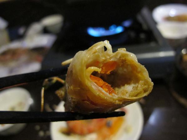 一品活蝦(市民店)：(胖樺食記)台北市一品活蝦·市民店提供多元創意鮮蝦料理。湯品及其他菜色表現依舊亮眼。