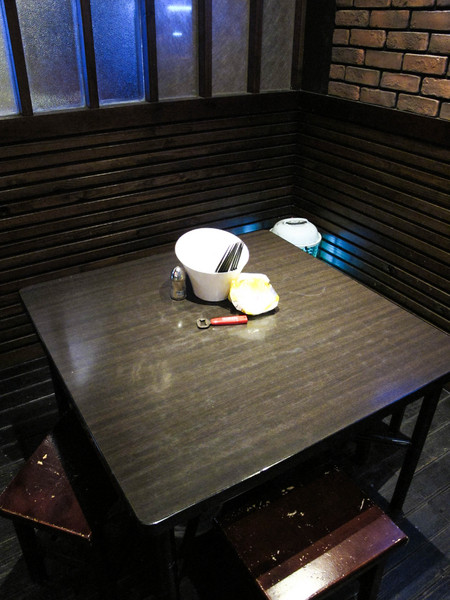 一品活蝦(市民店)：(胖樺食記)台北市一品活蝦·市民店提供多元創意鮮蝦料理。湯品及其他菜色表現依舊亮眼。